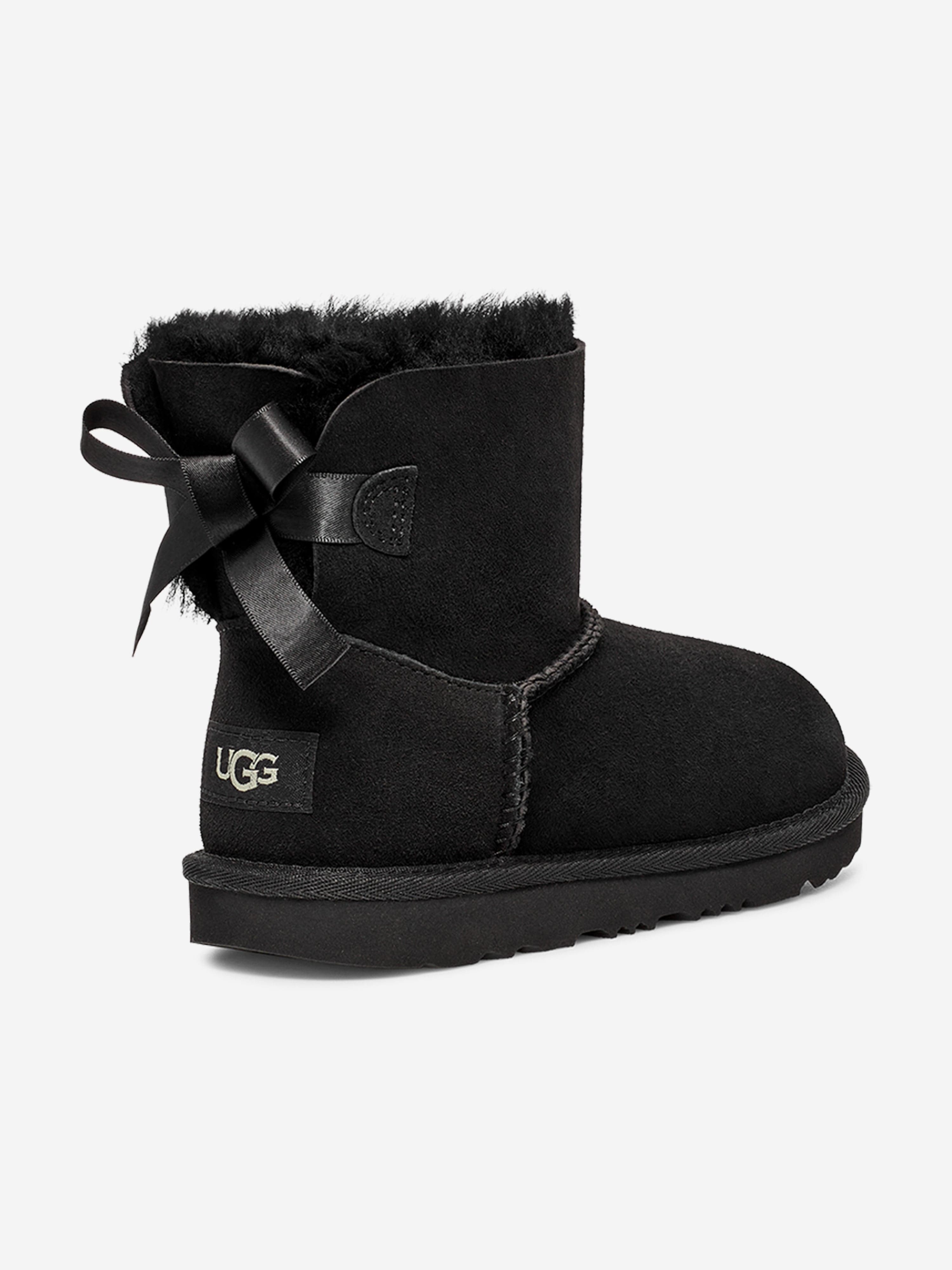 UGG Girls Mini Bailey Bow II Snow popular Boots Pink Size 4